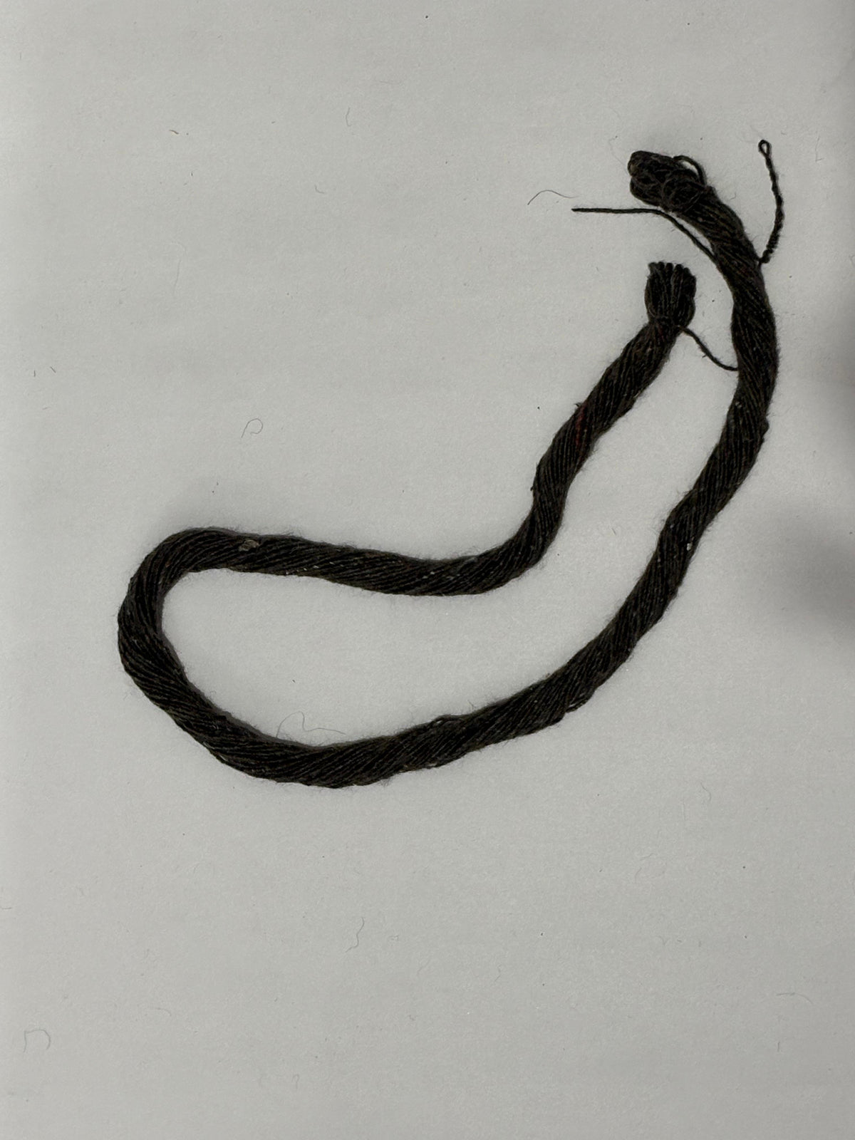 Black Cotton Yarn for Hand-Knotted Carpets